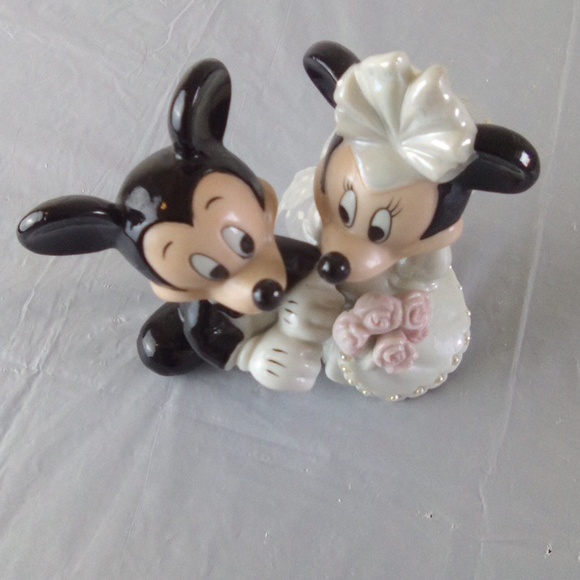 DISNEY MICKEY MOUSE/MIMI FIGURES - Picture 3 of 4